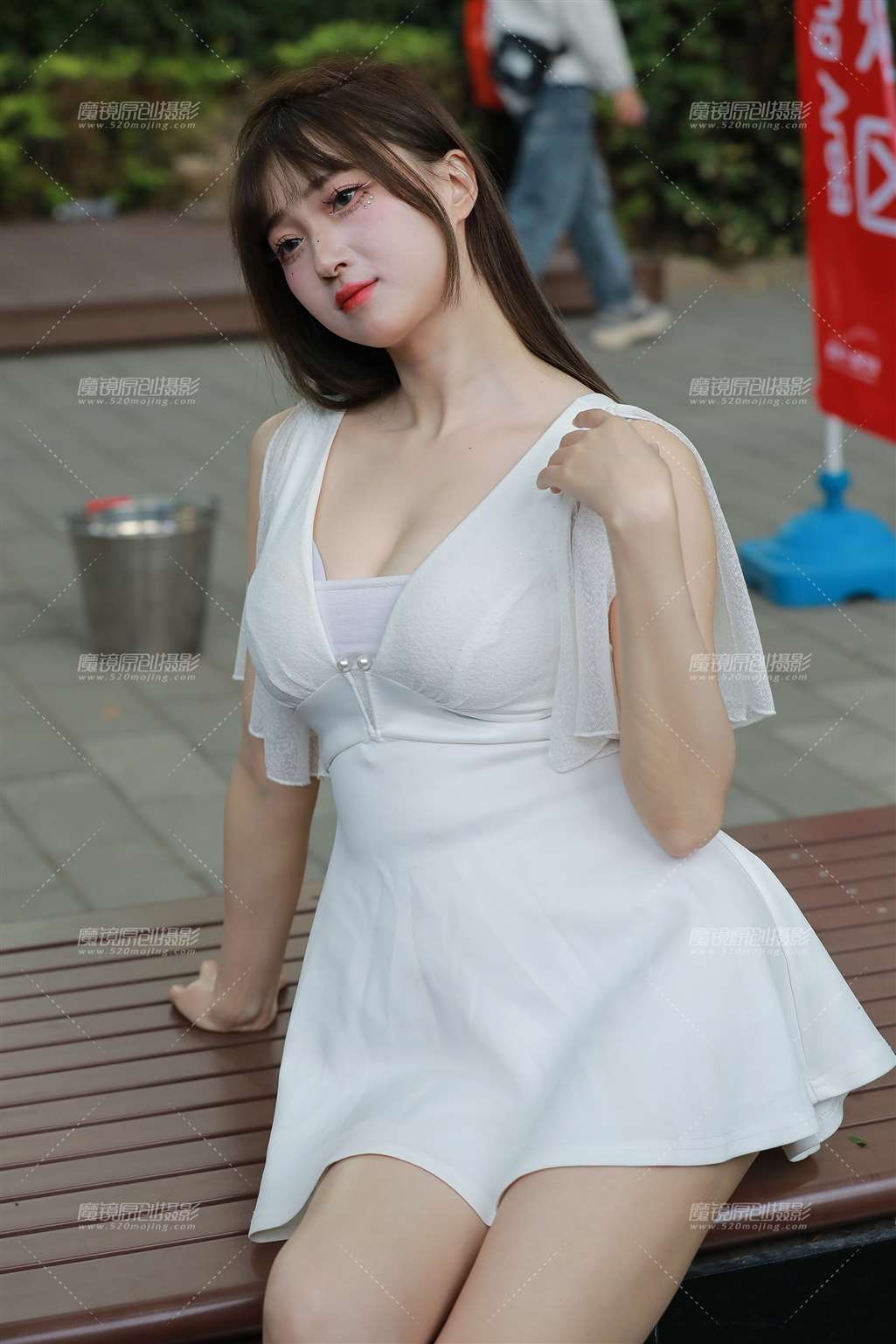 图片[4]-白短裙俏皮美女-街拍流行馆