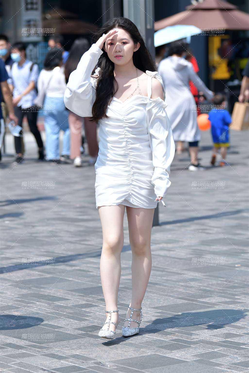 图片[5]-白色连衣裙腼腆美女-街拍流行馆